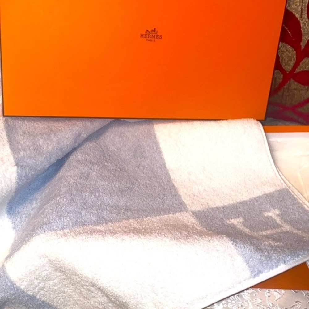 Hermes Towel in Box new
